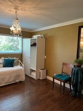 8396 Visalia St, Unit Studio in Ventura, CA - Building Photo - Building Photo