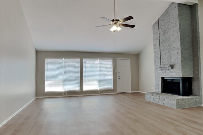 21610 Crescent Heights St in Spring, TX - Building Photo - Building Photo