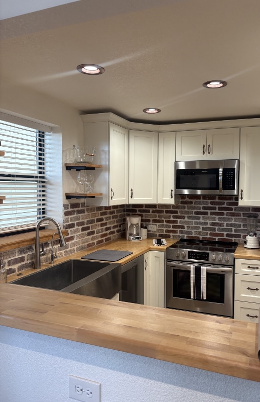 property at 3518 S Quincy Rd