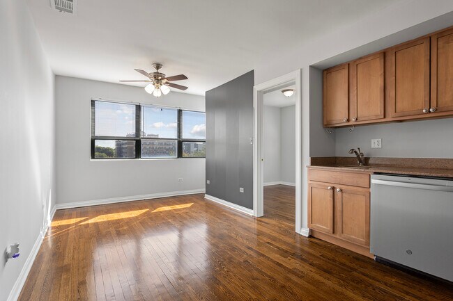 7616 N Marshfield Ave in Chicago, IL - Building Photo - Building Photo