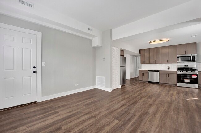 3040 W Medill Ave in Chicago, IL - Building Photo - Building Photo