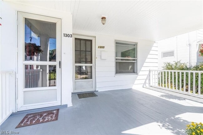 1303 Lakeland Ave in Lakewood, OH - Foto de edificio - Building Photo