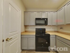 6410 S 72nd Ln in Phoenix, AZ - Foto de edificio - Building Photo