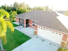 397 Pennfield Ave in Lehigh Acres, FL - Building Photo