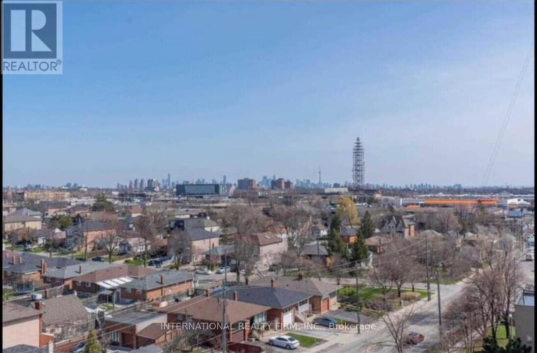 940-940 Caledonia Rd in Toronto, ON - Building Photo