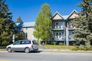 Cascade Court in Canmore, AB - Building Photo