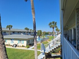 335 Causeway N in New Smyrna Beach, FL - Building Photo
