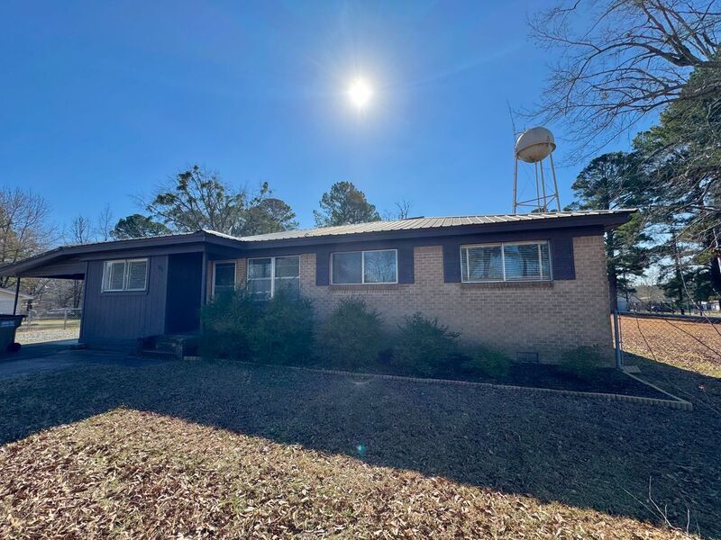 100 Oak St in Maud, TX - Building Photo