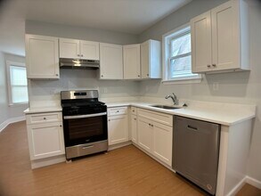 11 Foskett Ct in Natick, MA - Building Photo - Building Photo