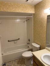 9327 Lennex Ln in Ft. Myers, FL - Foto de edificio - Building Photo