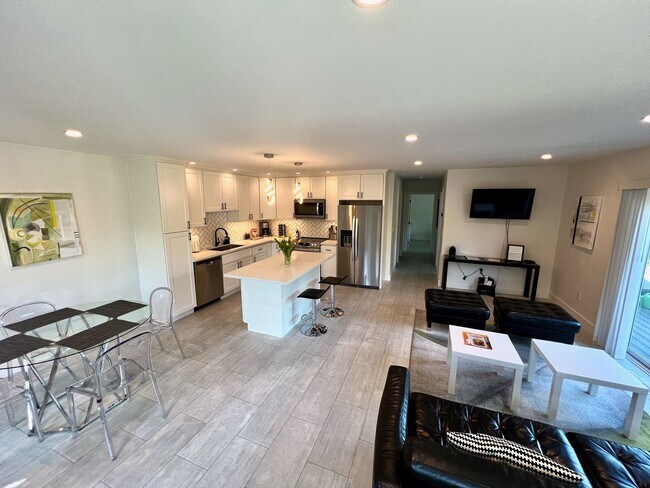 4640 Montgomery Dr in Santa Rosa, CA - Building Photo - Building Photo