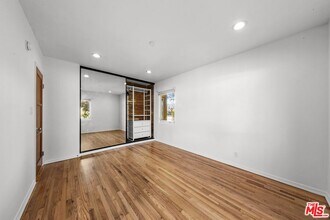 2010 Virginia Ave in Santa Monica, CA - Building Photo - Building Photo