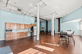 United Jewelers and Lee Hardware Apartments in Shreveport, LA - Building Photo - Interior Photo