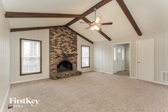 11106 5 Cedars Rd, Unit 203 in Charlotte, NC - Foto de edificio - Building Photo