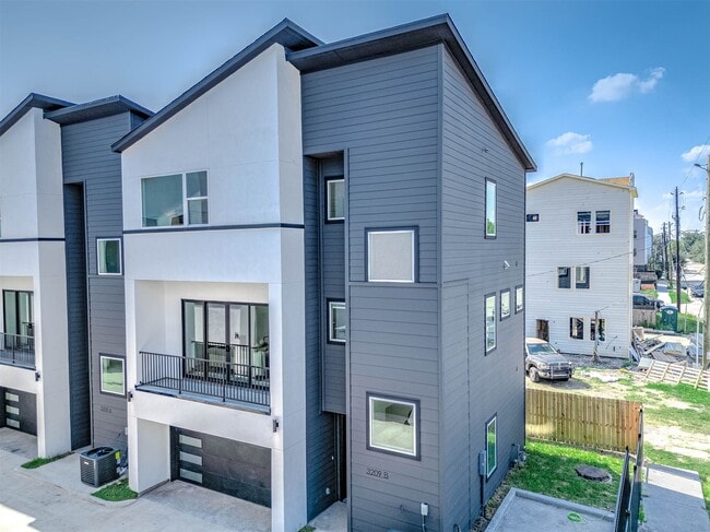 3209 St Emanuel St in Houston, TX - Building Photo - Building Photo