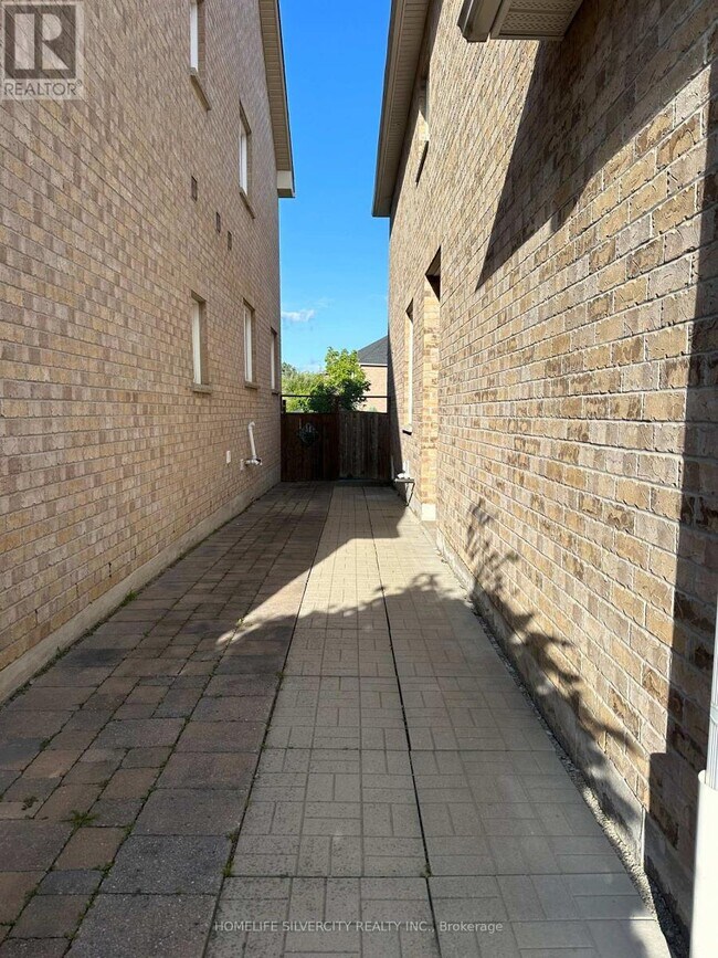 39 Arband Ave in Vaughan, ON - Building Photo - Building Photo