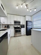 1528 Whitehall Dr in Davie, FL - Building Photo - Building Photo