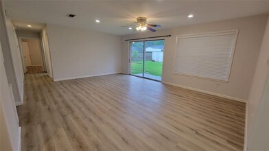 215 Pine Shadow Dr in Conroe, TX - Building Photo - Building Photo