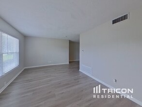 1475 Sandy Ln in Clearwater, FL - Building Photo - Building Photo