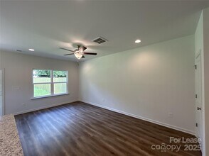 6305 Lake Dr in Charlotte, NC - Building Photo - Building Photo
