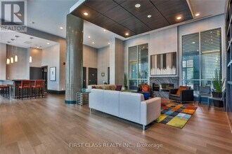 17 Anndale Dr in Toronto, ON - Building Photo - Building Photo