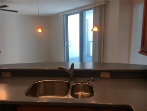 1111 N Gulfstream Ave in Sarasota, FL - Building Photo - Building Photo