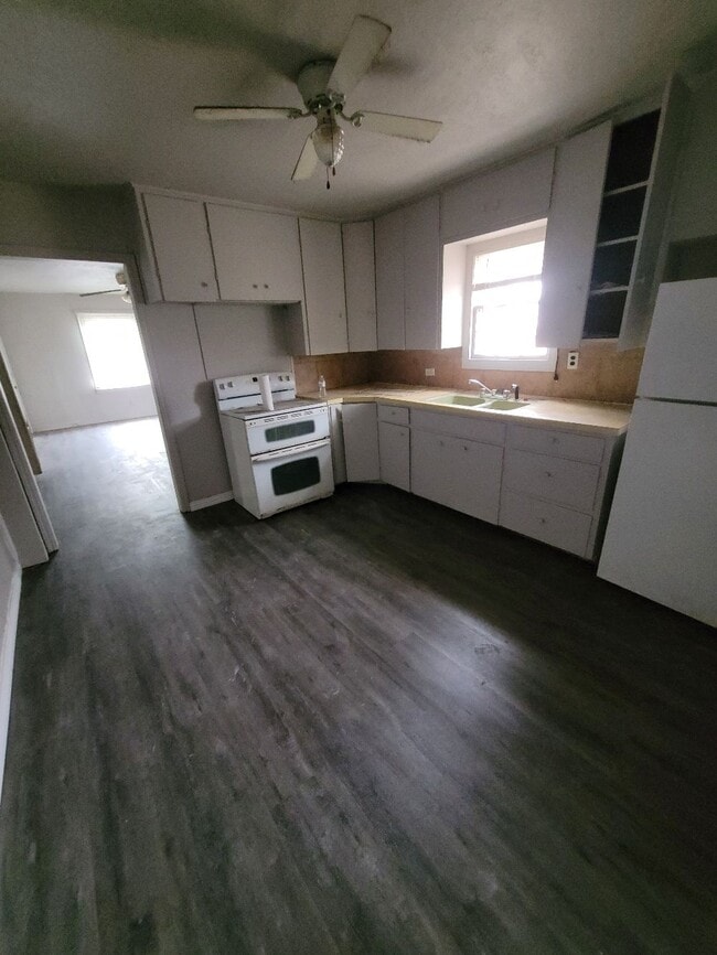 property at 408 N 1st St