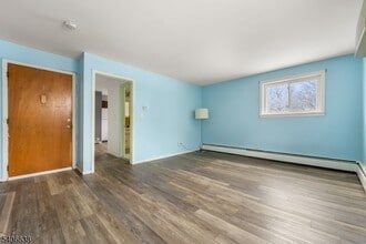 301 Belleville Ave, Unit 1 in Bloomfield, NJ - Foto de edificio - Building Photo