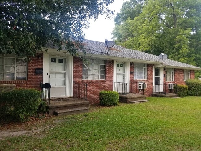 property at 407 N Lionel St