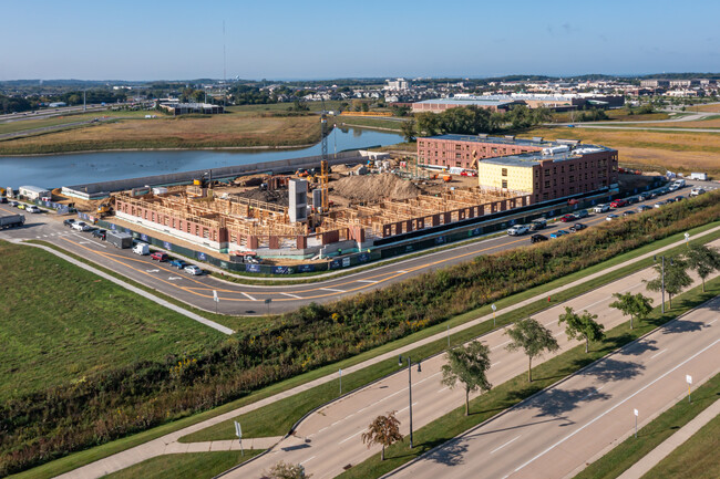 The Wildwood at Main in Sun Prairie, WI - Foto de edificio - Building Photo