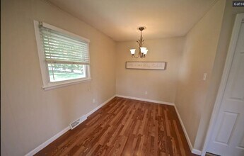 5675 S Fairfax Rd in Bloomington, IN - Foto de edificio - Building Photo