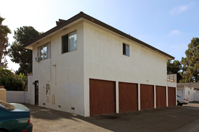 2077 Nautical St in Anaheim, CA - Foto de edificio - Building Photo