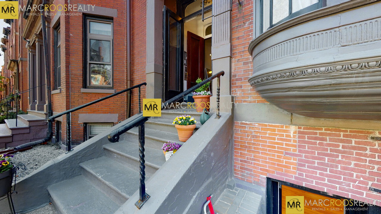 396 Beacon St, Unit 1R in Boston, MA - Foto de edificio