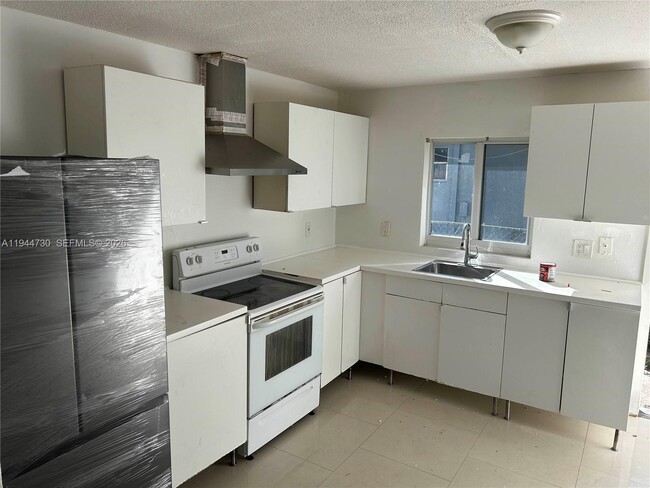 2407 SW 42nd Ave in Fort Lauderdale, FL - Building Photo - Building Photo
