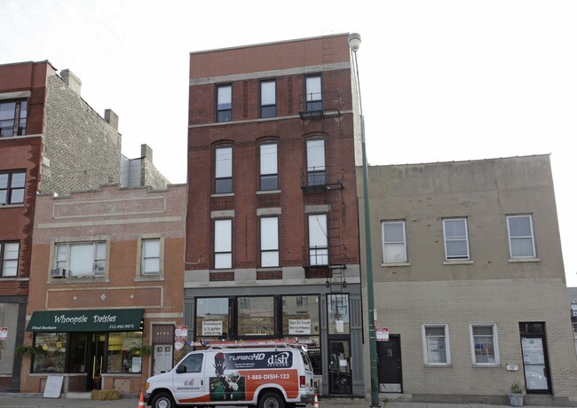 1321 W Grand Ave in Chicago, IL - Building Photo - Building Photo
