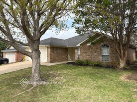 619 St Eric Dr in Mansfield, TX - Building Photo
