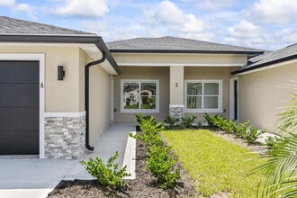 2 Louisburg Ln in Palm Coast, FL - Foto de edificio - Building Photo