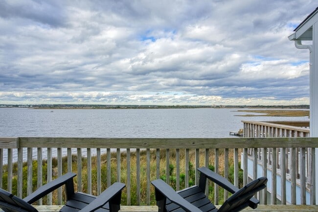 property at 15 Bermuda Landing Pl