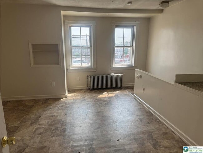 property at 815 N 6th St