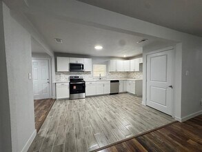 309 Hillcrest St in Mansfield, TX - Building Photo - Building Photo