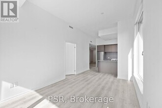101 Roehampton Ave in Toronto, ON - Building Photo - Building Photo