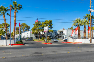 University Gardens in Las Vegas, NV - Building Photo - Building Photo