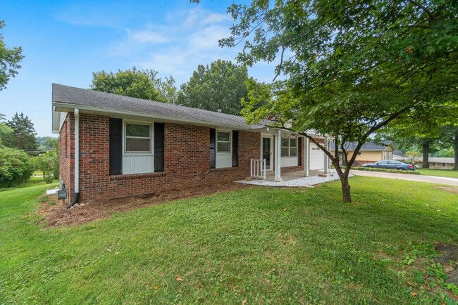 1926 Westwood Dr in Cape Girardeau, MO - Building Photo - Building Photo