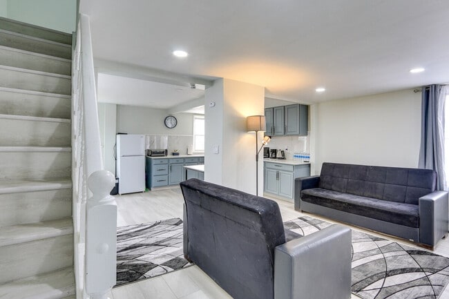 301 Lembeck Ave in Jersey City, NJ - Building Photo - Building Photo