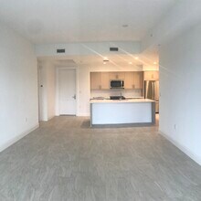 1111 Central Ave, Unit 217 in Naples, FL - Foto de edificio - Building Photo