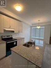 47 Selfridge Wy in Whitby, ON - Building Photo - Building Photo