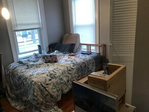 19 Stanley Ave, Unit 2 in Medford, MA - Foto de edificio - Building Photo