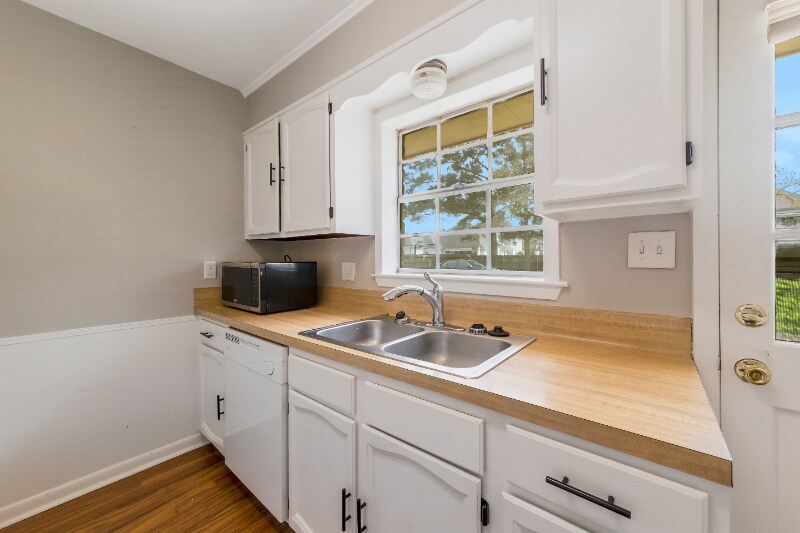 130 Huggins Rd in Lafayette, LA - Building Photo