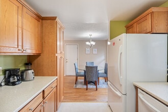 5330 SW Mayfair Ct in Beaverton, OR - Building Photo - Building Photo