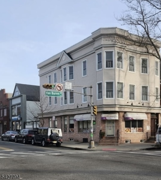 198 Van Buren St